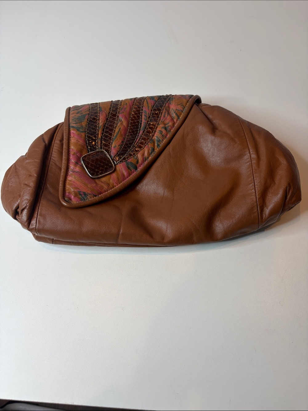 Vintage Chic Brown Shoulder Bag with Artistic Flap - Picture 13 of 13